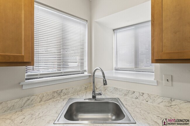 Building Photo - 208 Grayson Ct