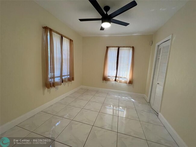 Building Photo - 4240 SW 23rd St