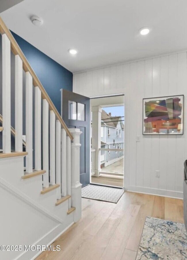 Building Photo - 7 Center St