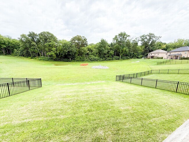 Building Photo - 1727 Oak Frst Dr