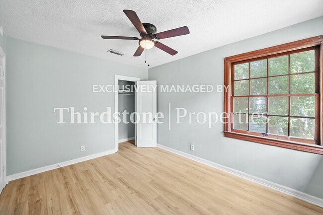 Building Photo - 8057 Oakwood St