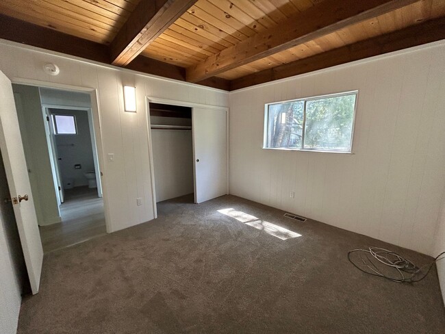 Building Photo - Highland Woods Neighborhood * Renovated 2 ...