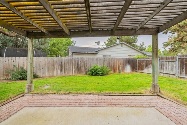 Building Photo - 3 Bedroom home near Boise River and Green ...