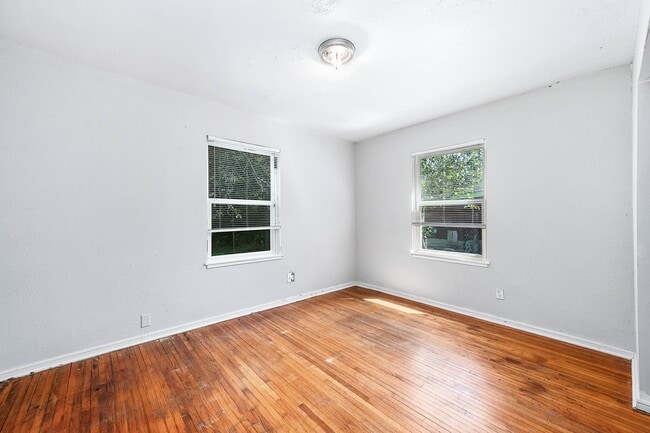 Building Photo - 1503 Acacia Dr