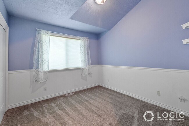 Building Photo - 9223 Silver Lake Dr