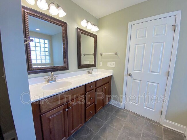 Building Photo - 8968 N Red Maple Cir
