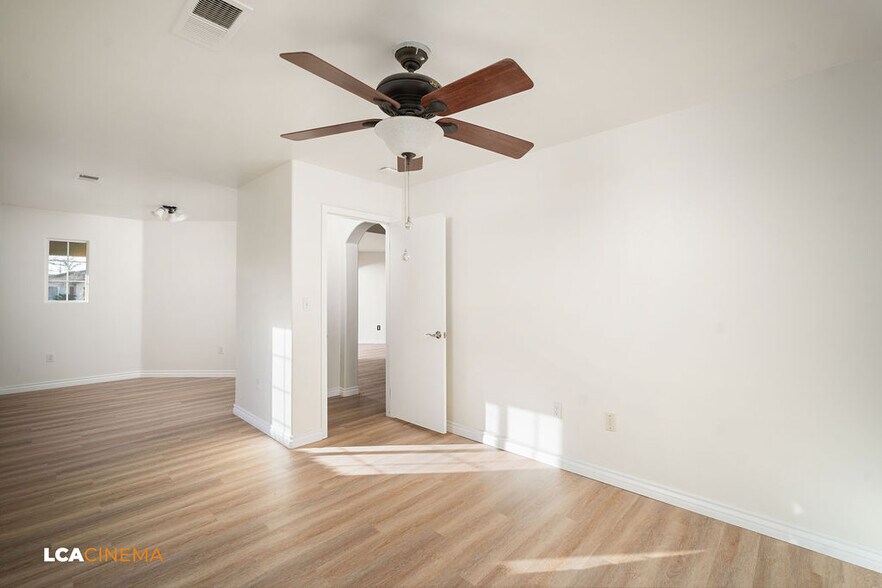 Building Photo - 5918 Asti Dr