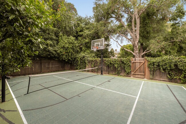 Building Photo - 1539 Miramar Ln