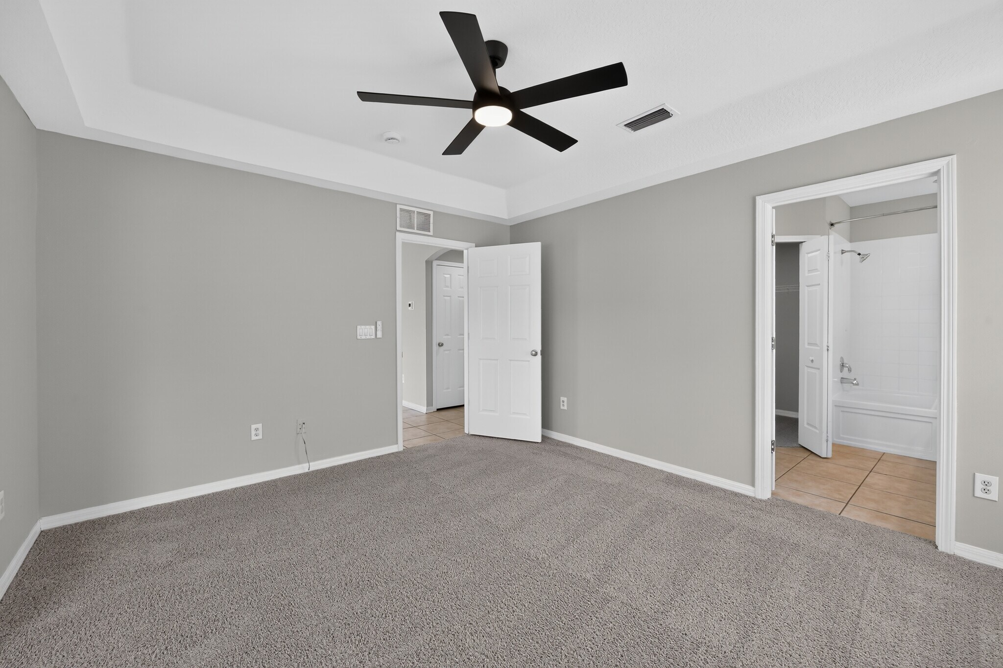 Building Photo - 6641 Cambridge Park Dr