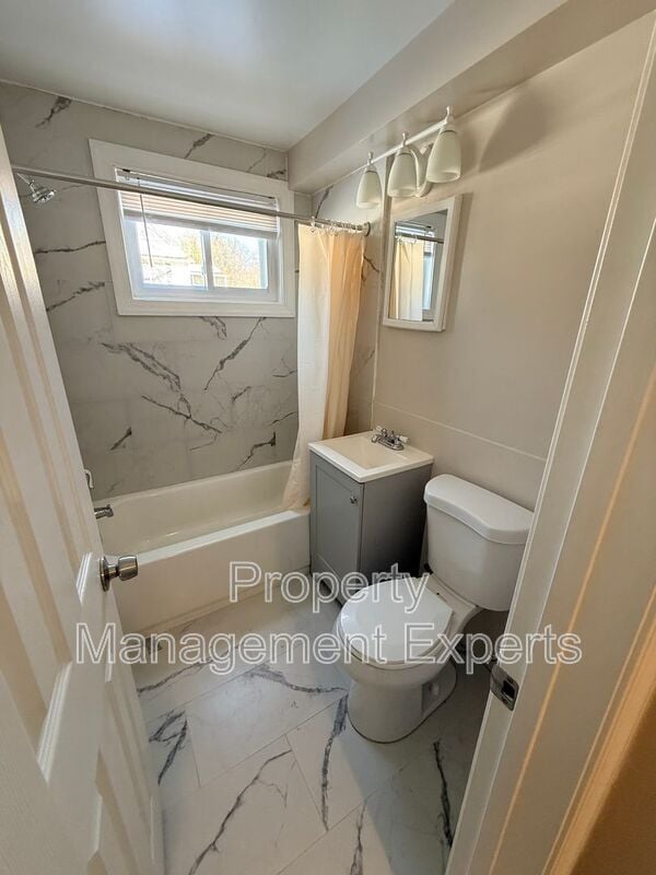 Building Photo - 1841 N Dinwiddie St