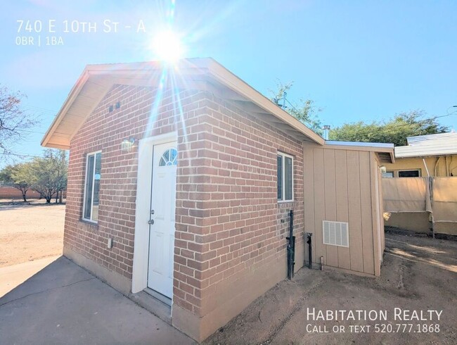 Building Photo - Remodeled 1924 Craftsman Studio/1Bath at I...