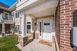 Building Photo - 621 Woodland Dr