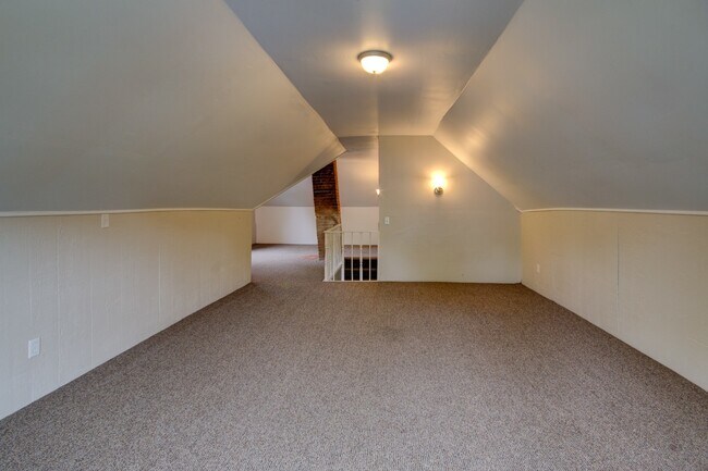 Building Photo - SL AAC1228