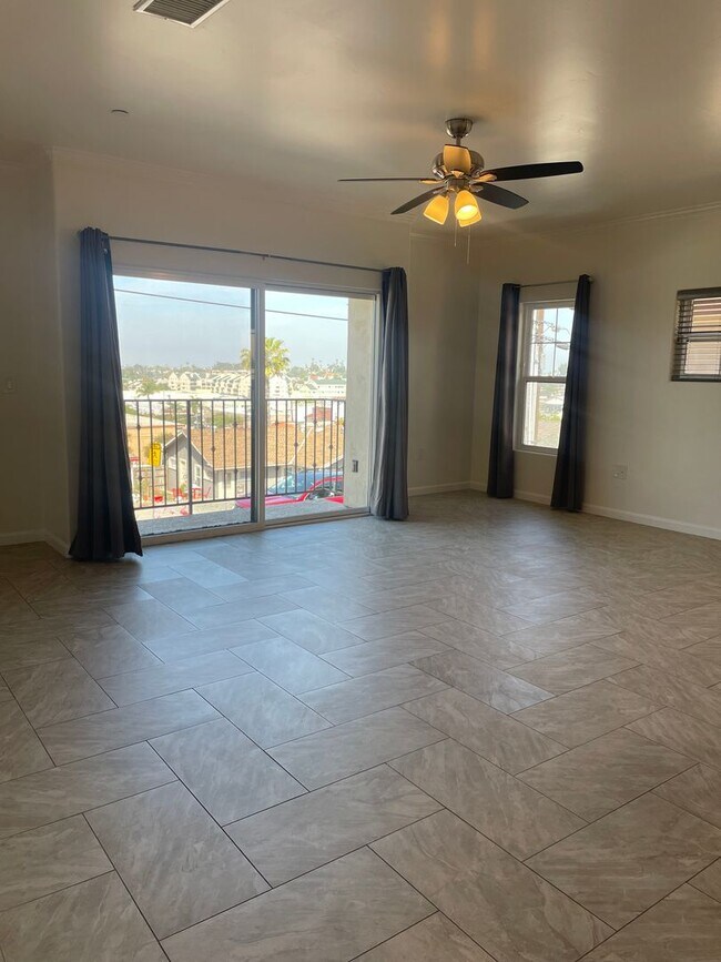 Building Photo - Move in Special!! Beautiful 4 bed/4.5 bath...
