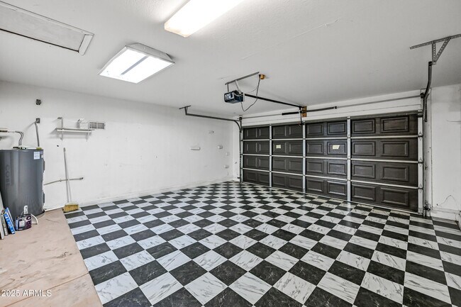 Building Photo - 757 E Wildhorse Dr