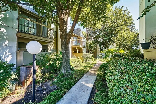 Building Photo - 10047 Westpark Dr