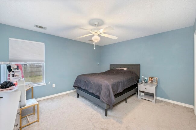 Building Photo - 3 Bedroom in Navarre!!