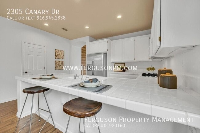 Building Photo - 2305 Canary Dr