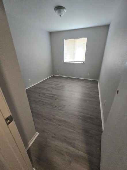 Building Photo - 217 Tolcarne Dr