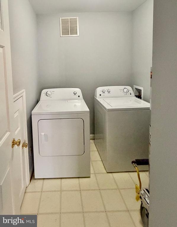 Building Photo - 4209 Oakhill Rd