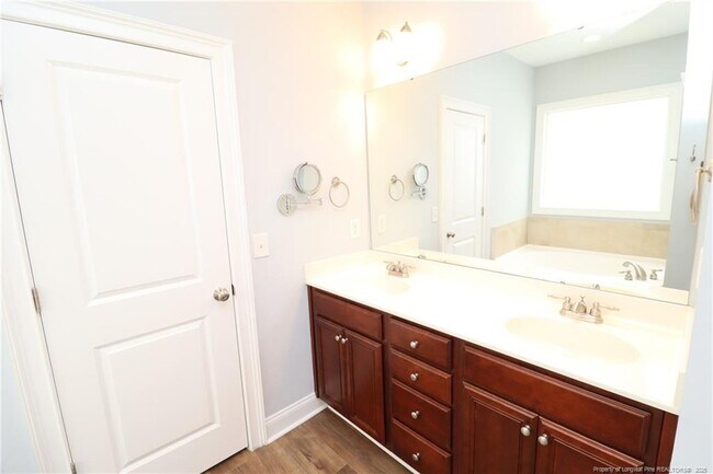 Building Photo - 5013 Sunny Creek Ln