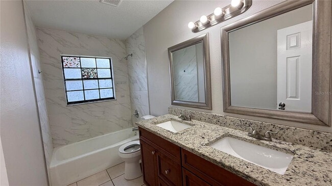 Building Photo - 210 N Lone Oak Dr