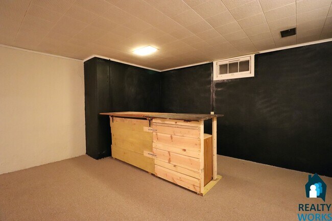 Building Photo - 3 Bedroom Home with Large Basement