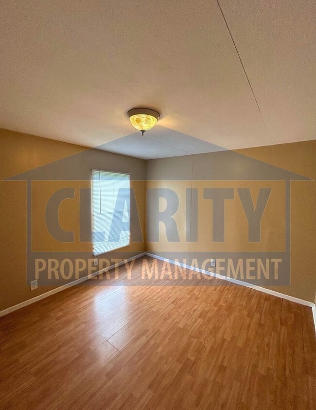 Building Photo - Charming 3-Bedroom with Large Yard