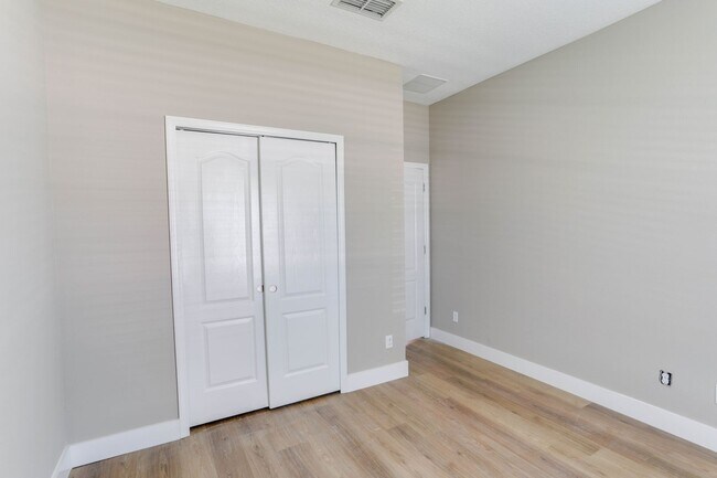 Building Photo - 2686 Gasparilla Cir