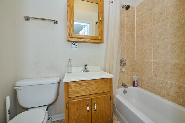 Building Photo - 5459 S Everett Ave