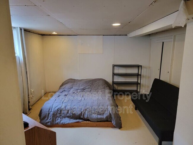 Building Photo - 943 NW 11th St