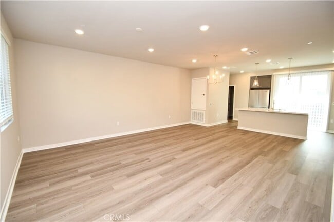 Building Photo - 1487 Skyline Ln