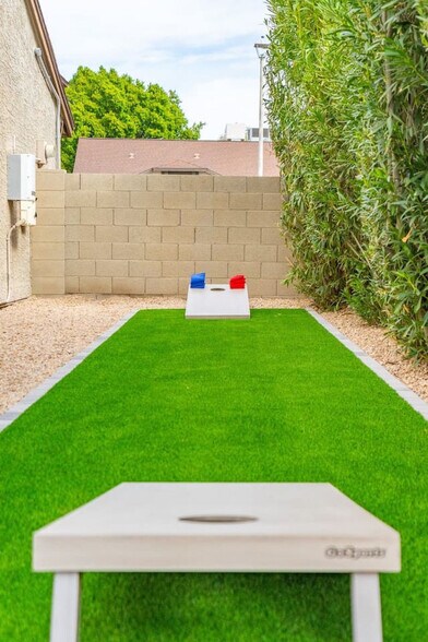 Building Photo - 6415 E Beverly Ln