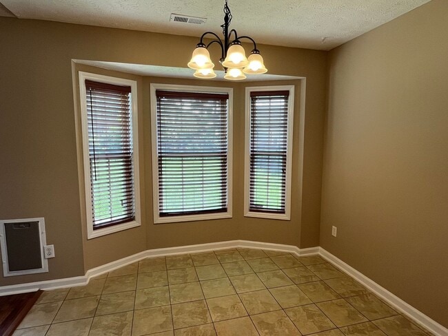 Building Photo - 3 Bed, 2 Bath Home on Corner Lot in Raeford
