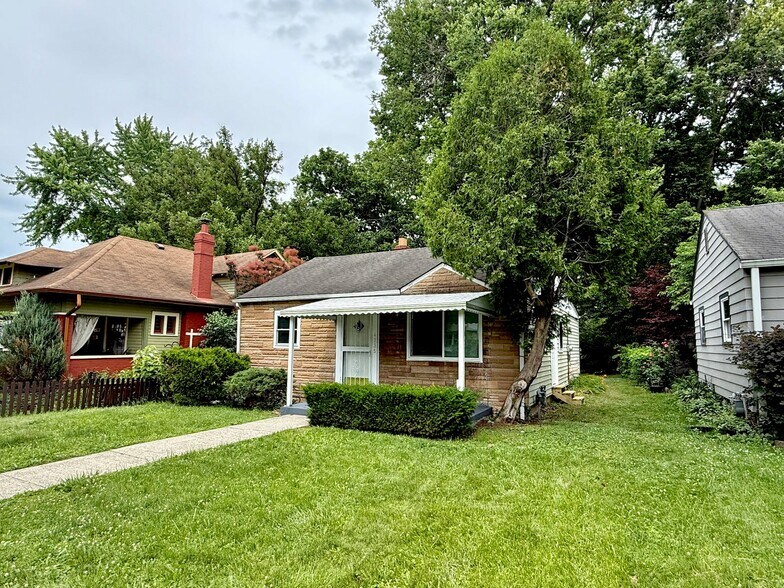 Building Photo - 4235 Rookwood Ave