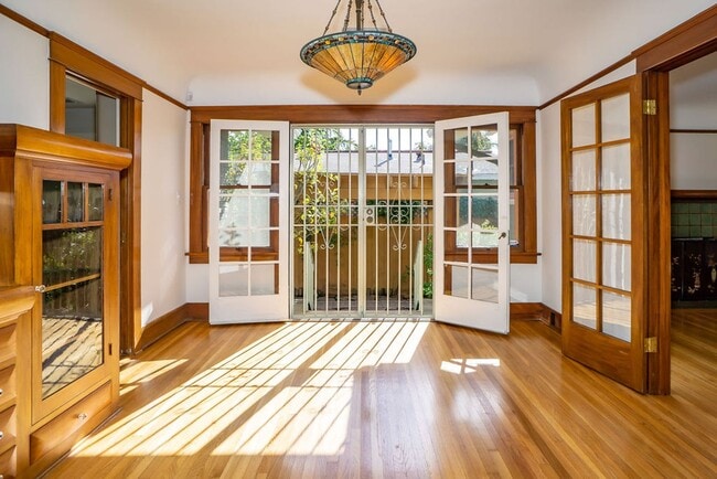 Building Photo - Beautifully restored historic home