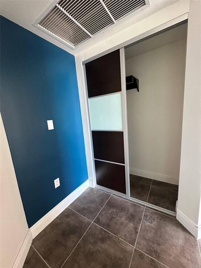 Building Photo - 41 SE 5th St