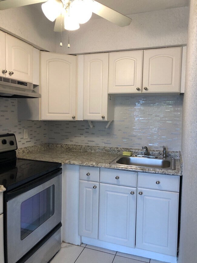 Building Photo - 1816 E Oakland Park Blvd