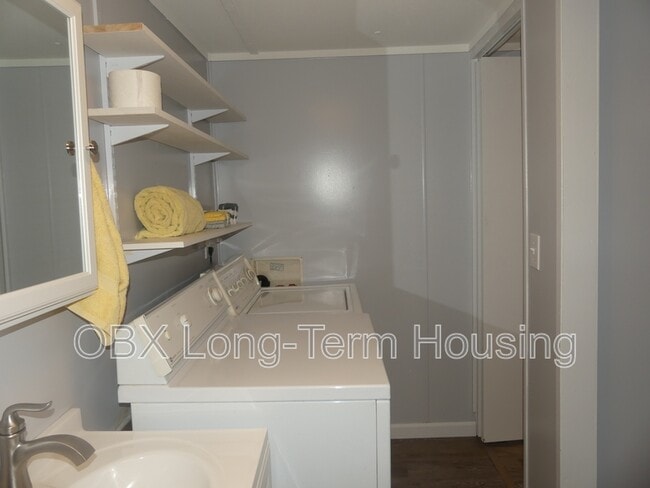 Building Photo - 135 Edgewater Dr