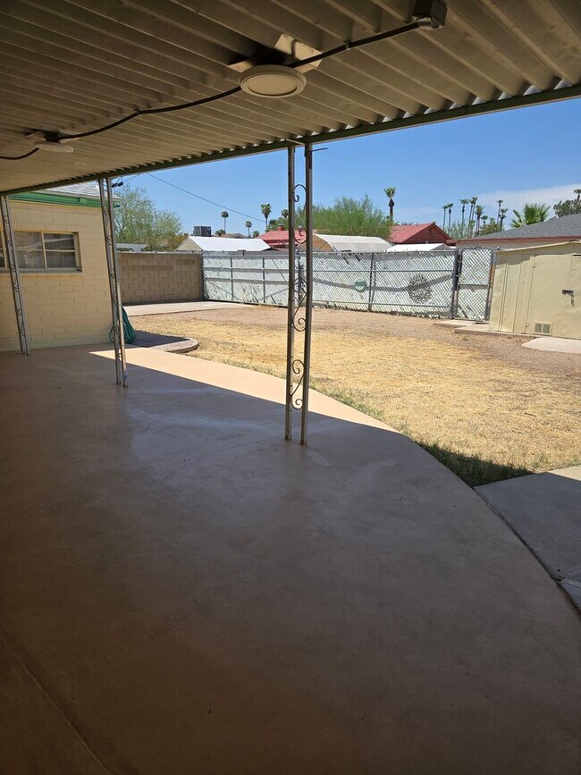Building Photo - Single Story 3 Bedroom, 2 Bath in Phoenix