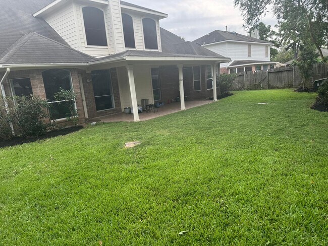 Building Photo - 9323 Willow Crossing Dr
