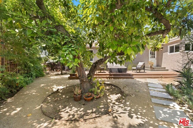 Building Photo - 1338 Montecito Cir
