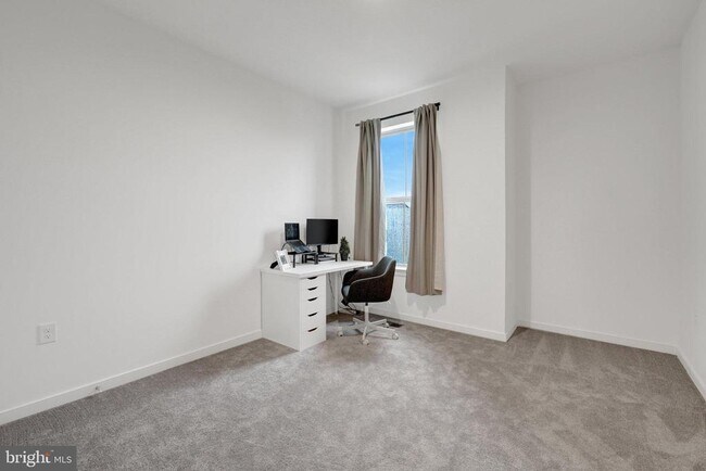 Building Photo - 20941 Bluebird Sq