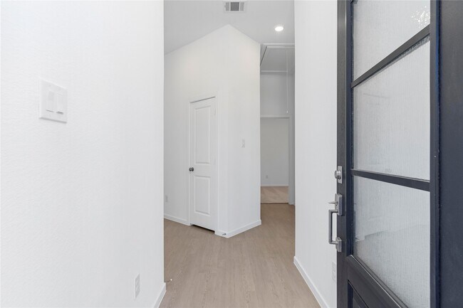 Building Photo - 27531 Sunterra Village Dr