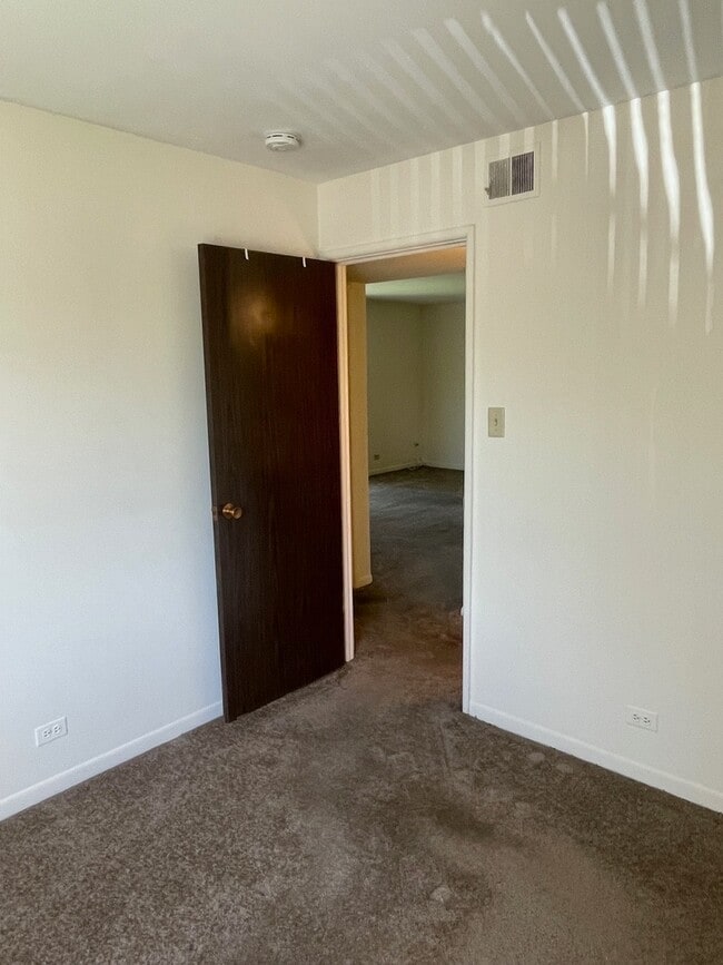 Building Photo - 4925 W 109th St