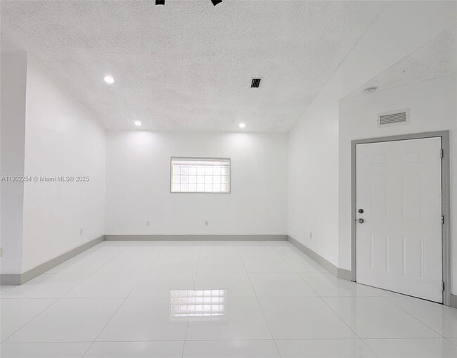 Building Photo - 15356 SW 42nd Ln