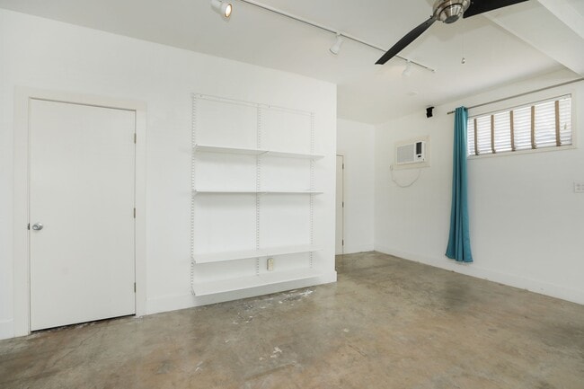 Building Photo - 2215 Cleburne St