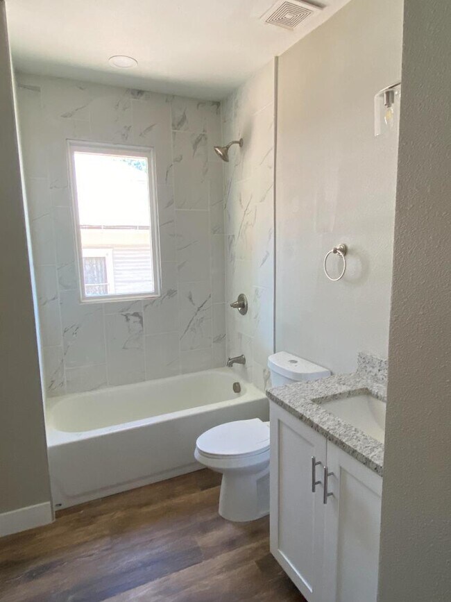 Building Photo - 618 W Pikes Peak Ave