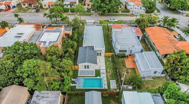 Building Photo - 2975 SW 15th St