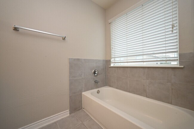 Building Photo - 6127 Yorkglen Manor Ln